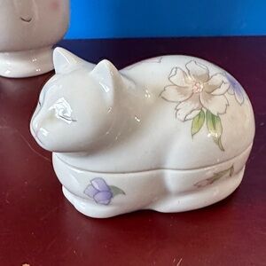 Floral Ceramic Cat Figurine Heritage House Close To You Cat Music  Box